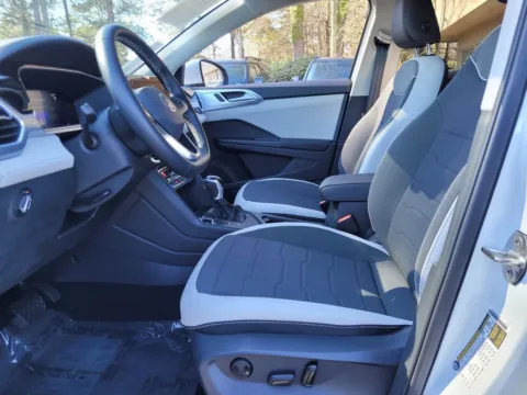 Photos of 2025 Volkswagen Taos 1.5T SE for sale in Macon, GA at ALM Hyundai Macon