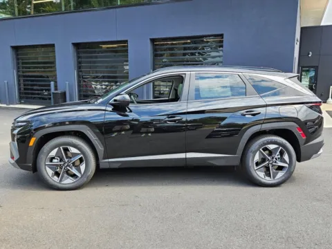 More photos of 2025 Hyundai Tucson Hybrid SEL Convenience at ALM Hyundai Macon, GA