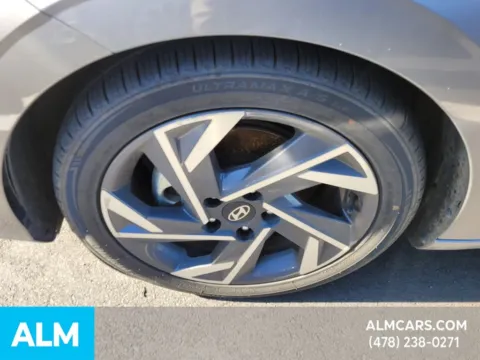 More photos of 2025 Hyundai Elantra Limited at ALM Hyundai Macon, GA