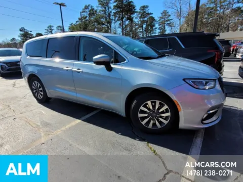 More photos of 2023 Chrysler Pacifica Hybrid Touring L at ALM Hyundai Macon, GA