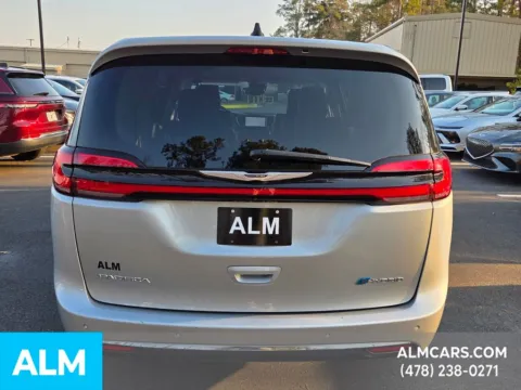 More photos of 2024 Chrysler Pacifica Hybrid Select at ALM Hyundai Macon, GA