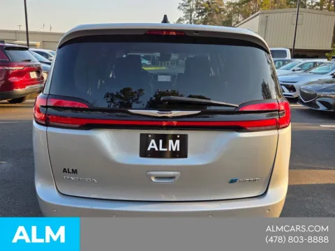 More photos of 2024 Chrysler Pacifica Hybrid Select at ALM Hyundai Macon, GA