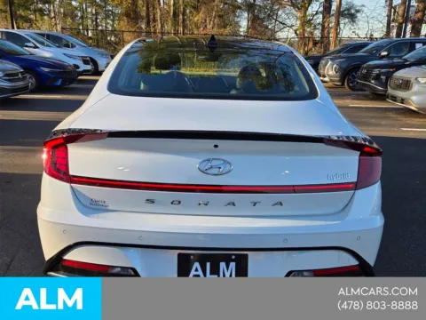 More photos of 2022 Hyundai Sonata Hybrid Limited at ALM Hyundai Macon, GA