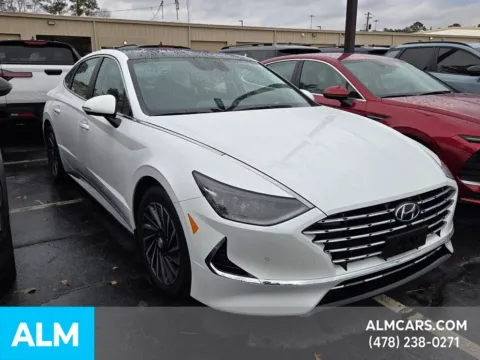 More photos of 2022 Hyundai Sonata Hybrid Limited at ALM Hyundai Macon, GA