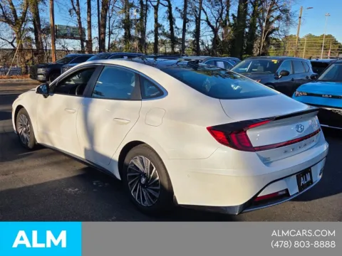 More photos of 2022 Hyundai Sonata Hybrid Limited at ALM Hyundai Macon, GA