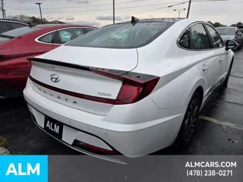 More photos of 2022 Hyundai Sonata Hybrid Limited at ALM Hyundai Macon, GA
