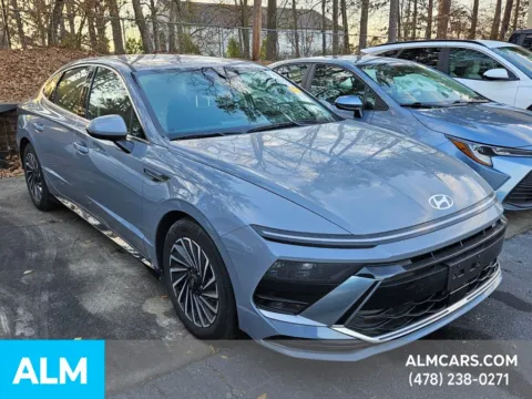 More photos of 2025 Hyundai Sonata Hybrid SEL at ALM Hyundai Macon, GA