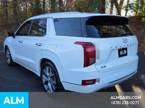 More photos of 2021 Hyundai Palisade Limited at ALM Hyundai Macon, GA