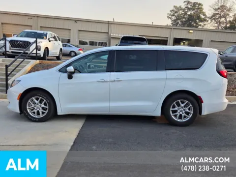 More photos of 2022 Chrysler Voyager LX at ALM Hyundai Macon, GA