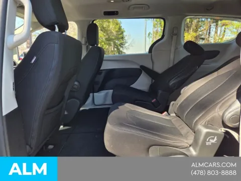 More photos of 2022 Chrysler Voyager LX at ALM Hyundai Macon, GA