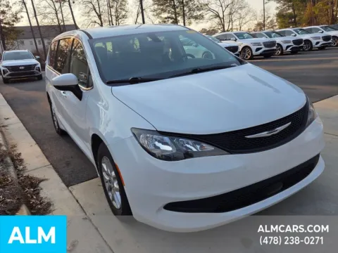 More photos of 2022 Chrysler Voyager LX at ALM Hyundai Macon, GA