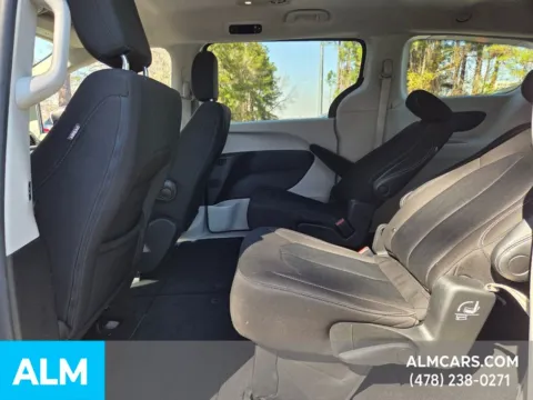 More photos of 2022 Chrysler Voyager LX at ALM Hyundai Macon, GA