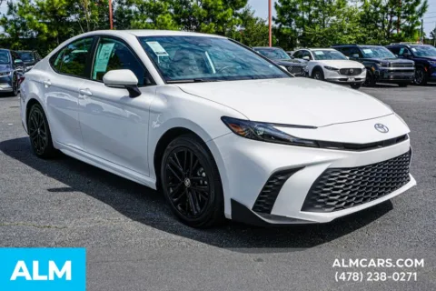 More photos of 2025 Toyota Camry SE at ALM Hyundai Macon, GA