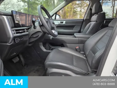 More photos of 2024 Hyundai Santa Fe Limited at ALM Hyundai Macon, GA