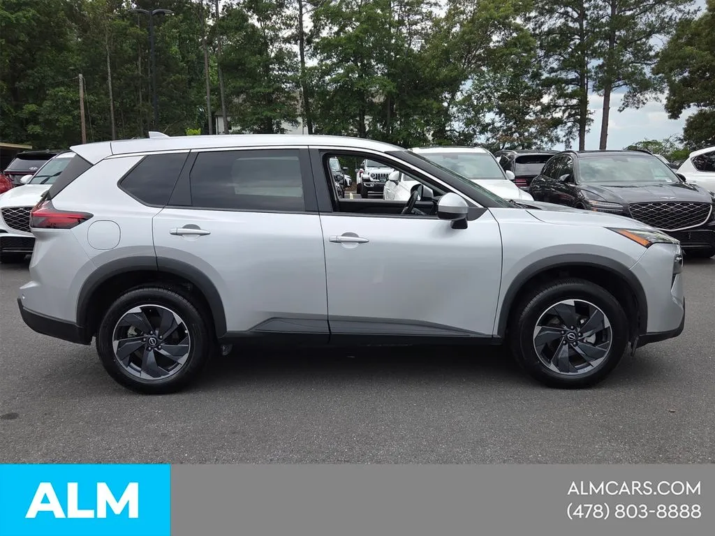 2025 Nissan Rogue SV - Photo 8