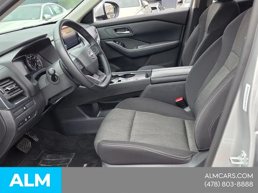 2025 Nissan Rogue SV - Photo 13