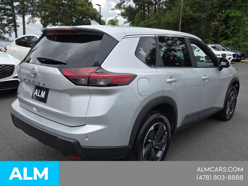 2025 Nissan Rogue SV - Photo 7