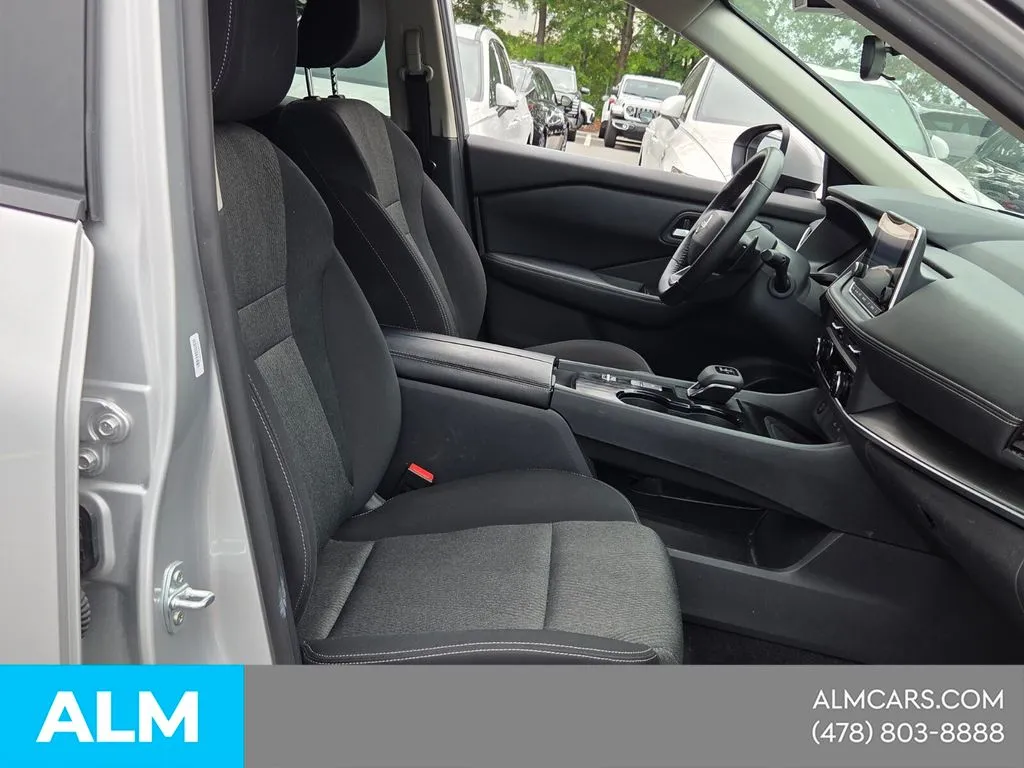 2025 Nissan Rogue SV - Photo 19