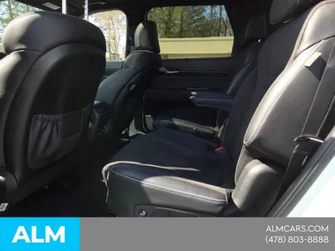 More photos of 2024 Hyundai Palisade Calligraphy Night Edition at ALM Hyundai Macon, GA