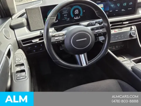 More photos of 2025 Hyundai Sonata Hybrid SEL at ALM Hyundai Macon, GA