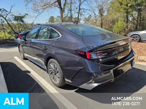 More photos of 2025 Hyundai Sonata Hybrid SEL at ALM Hyundai Macon, GA