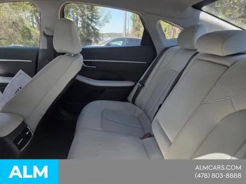 More photos of 2025 Hyundai Sonata Hybrid SEL at ALM Hyundai Macon, GA