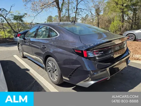 More photos of 2025 Hyundai Sonata Hybrid SEL at ALM Hyundai Macon, GA