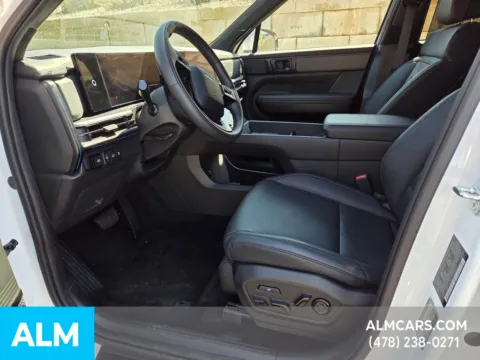 More photos of 2025 Hyundai Santa Fe Calligraphy at ALM Hyundai Macon, GA