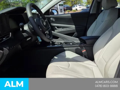 More photos of 2024 Hyundai Elantra SE at ALM Hyundai Macon, GA
