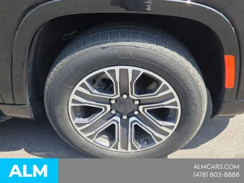 More photos of 2023 Jeep Wagoneer L Series II at ALM Hyundai Macon, GA