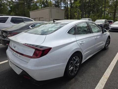More photos of 2022 Hyundai Sonata SEL at ALM Hyundai Macon, GA