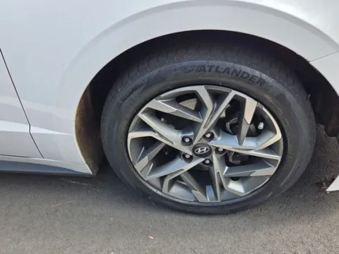 More photos of 2022 Hyundai Sonata SEL at ALM Hyundai Macon, GA
