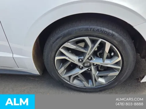 More photos of 2022 Hyundai Sonata SEL at ALM Hyundai Macon, GA
