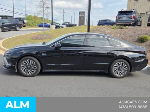 More photos of 2025 Hyundai Sonata Hybrid Limited at ALM Hyundai Macon, GA