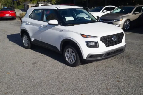 More photos of 2026 Hyundai Venue SE at ALM Hyundai Macon, GA