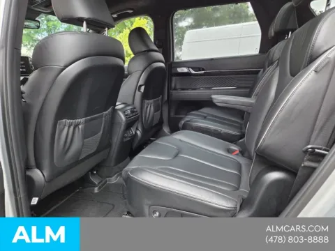 More photos of 2023 Hyundai Palisade Calligraphy at ALM Hyundai Macon, GA
