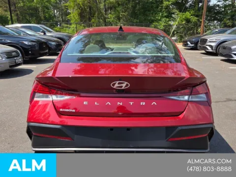 More photos of 2024 Hyundai Elantra SEL at ALM Hyundai Macon, GA