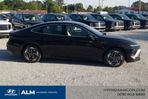 More photos of 2026 Hyundai Sonata SEL Sport at ALM Hyundai Macon, GA