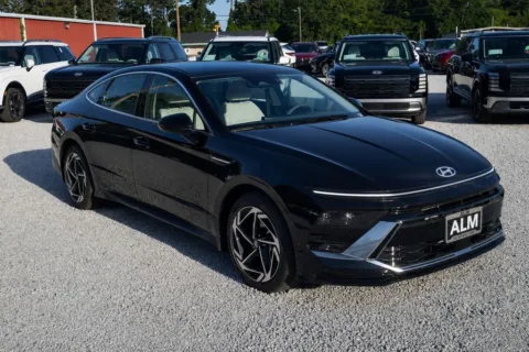 More photos of 2026 Hyundai Sonata SEL Sport at ALM Hyundai Macon, GA