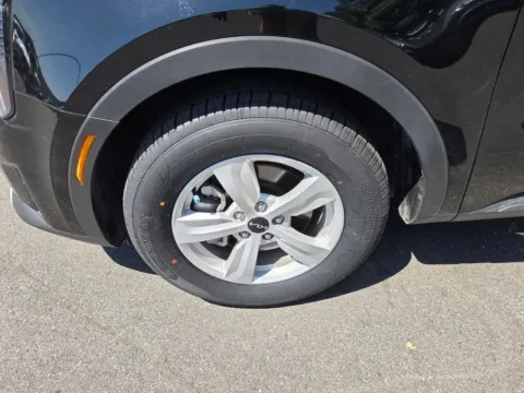 Another view of 2025 Kia Sorento LX for sale in Macon, GA at ALM Hyundai Macon