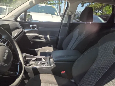 More photos of 2025 Kia Sorento LX at ALM Hyundai Macon, GA