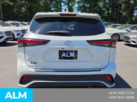 More photos of 2024 Toyota Highlander XLE at ALM Hyundai Macon, GA
