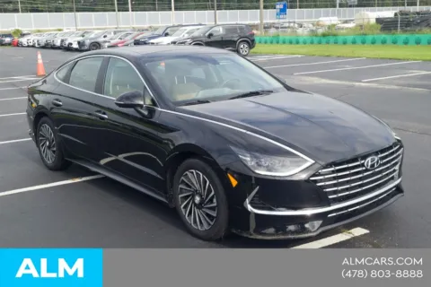 More photos of 2023 Hyundai Sonata Hybrid Limited at ALM Hyundai Macon, GA