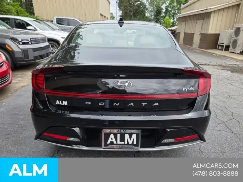 More photos of 2023 Hyundai Sonata Hybrid Limited at ALM Hyundai Macon, GA