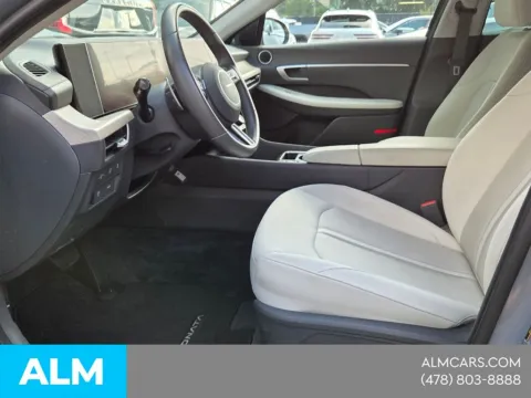 More photos of 2024 Hyundai Sonata Hybrid SEL at ALM Hyundai Macon, GA