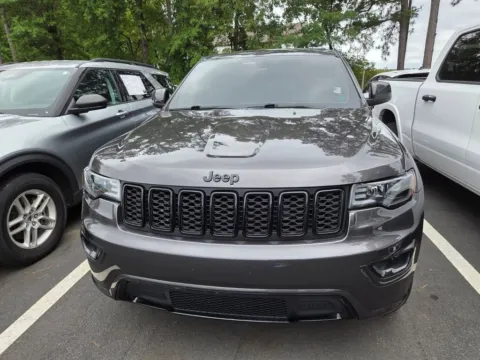 More photos of 2017 Jeep Grand Cherokee Altitude at ALM Hyundai Macon, GA