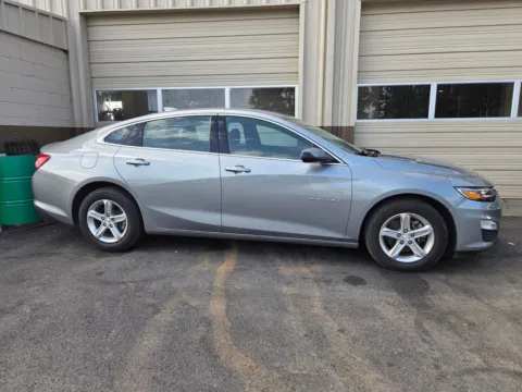More photos of 2024 Chevrolet Malibu LT at ALM Hyundai Macon, GA
