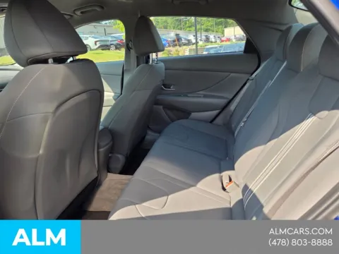 More photos of 2023 Hyundai Elantra SEL at ALM Hyundai Macon, GA