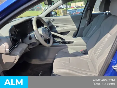 More photos of 2023 Hyundai Elantra SEL at ALM Hyundai Macon, GA