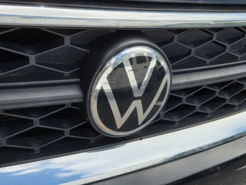 More photos of 2022 Volkswagen Taos at ALM Hyundai Macon, GA